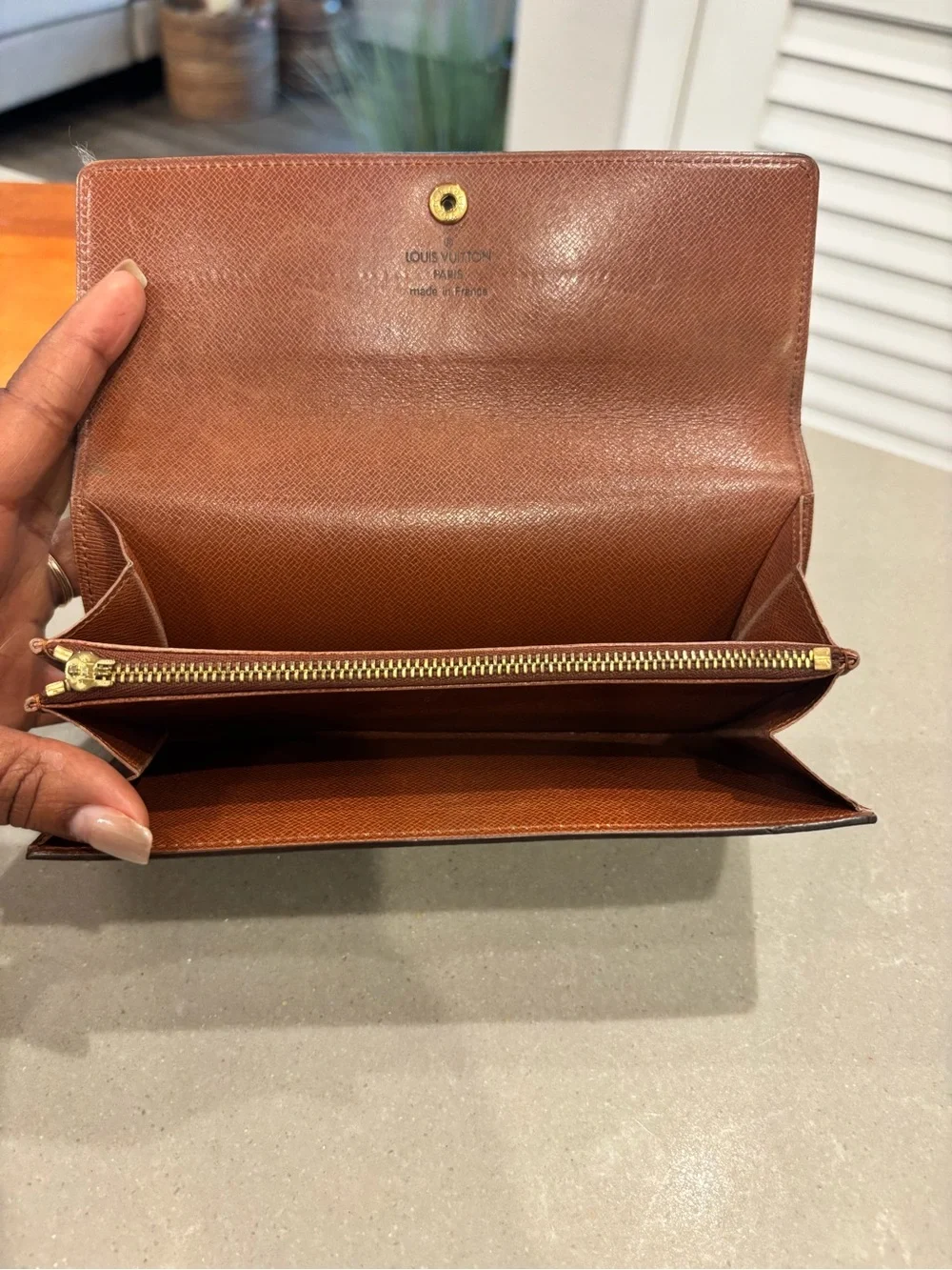 Louis Vuitton beautiful 100%